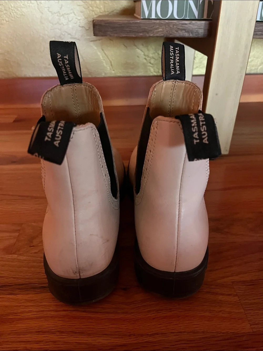 Blundstone Cream Leather Chukka Boots with Black Elastic